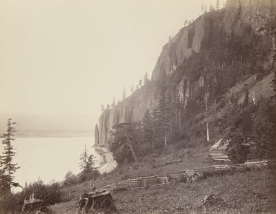 ケープ・ホーン、コロンビア川、1867年（写真） 作： カールトン・エモンズ・ワトキンス