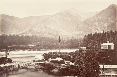 カスケード、オレゴン州、1867 年、約 20 年頃に印刷 1876年。 作： Carleton Emmons Watkins