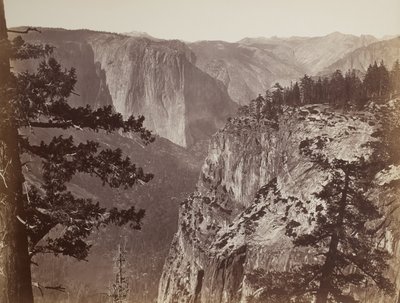 マリポサトレイルからのヨセミテバレーの最初の眺め、1865-66 作： Carleton E. Watkins