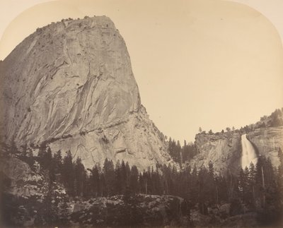 ブロデリック山とネバダ フォール。 落下 = 700 フィート、1861 年、ヨセミテ。 作： Carleton Emmons Watkins