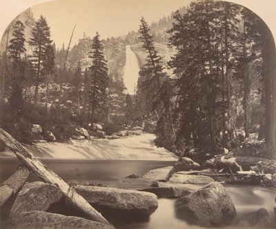 ネバダ州の滝、700 フィート、1861 年。 作： Carleton Emmons Watkins