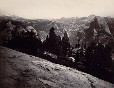 センチネル ドームからの眺め、ヨセミテ、1865 ～ 66 年。 作： Carleton Emmons Watkins