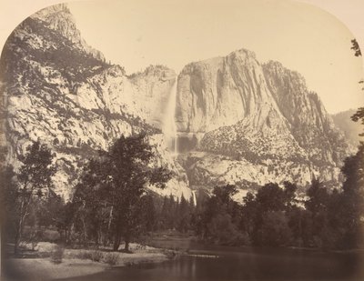 ヨセミテ滝、リバー ビュー、2637 フィート、1861 年。 作： Carleton Emmons Watkins