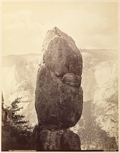 ユニオンポイント近くのアガシーコラム 作： Carleton Watkins