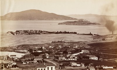 アルカトラズ＆ブラックポイントロシアンヒル、サンフランシスコから 作： Carleton Watkins