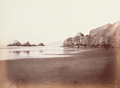 [ビーチからのクリフハウス］ 作： Carleton Watkins