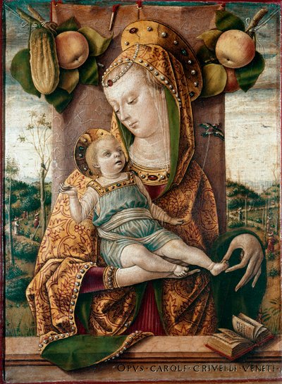 聖母子の後ろにはリンゴとキュウリ、下には開いた本（バイブル）。木にテンペラ カルロ・クリヴェリ（1430/35-1494/1500）作 作： Carlo Crivelli