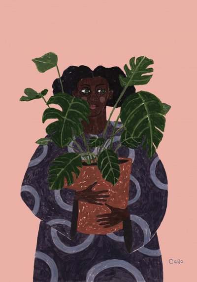 モンステラを抱える女性 作： Caroline Roberts