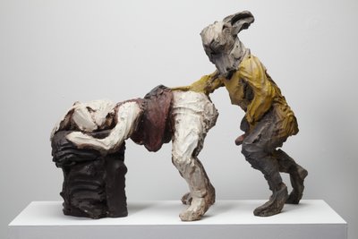 Flopsy, 2009（ジェスモナイト、ペイント） 作： Cathie Pilkington