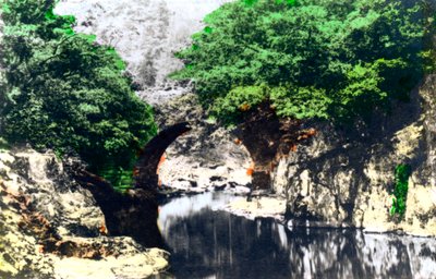 1926年、グウィネズ、ベッツイコイドのローマ橋。 作： Cavenders Ltd