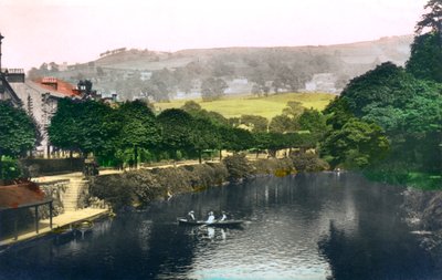 ダービーシャーのマトロックにあるダーウェント川、1926年。 作： Cavenders Ltd
