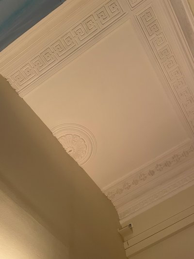 コンポジション - 天井、2022年（写真） 作： Cécile Jamet