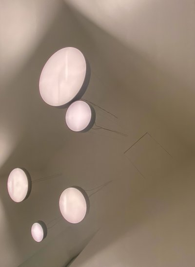 作曲 - 照明、2022年（写真） 作： Cécile Jamet