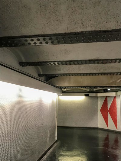 コンポジション - メトロ、2019年（写真） 作： Cécile Jamet