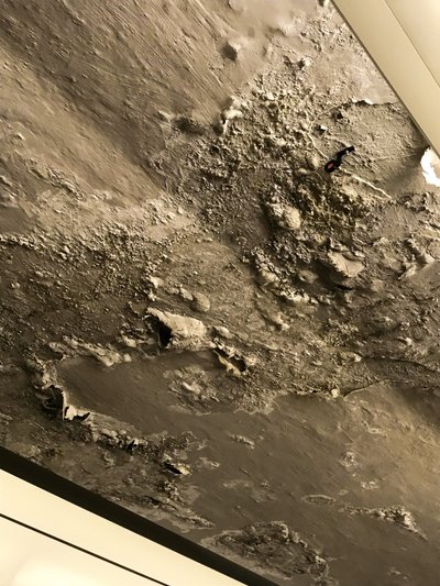 コンポジション - メトロ、2019年（写真） 作： Cécile Jamet