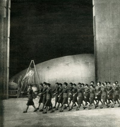 バルーンセンター、c1943。 作： Cecil Beaton