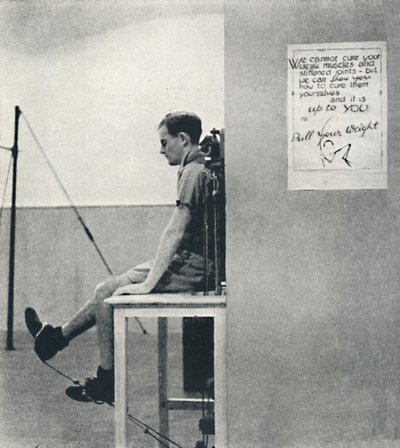 回復期の病院-彼の体重を引っ張る、1941 作： Cecil Beaton