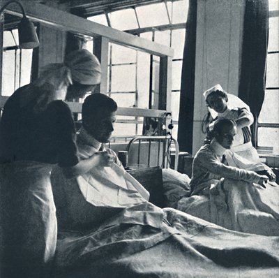 初期の犠牲者、1941 作： Cecil Beaton