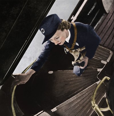 運賃をお願いします、1941 作： Cecil Beaton