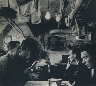 混乱デッキのスペースの機能的な使用、1941 作： Cecil Beaton