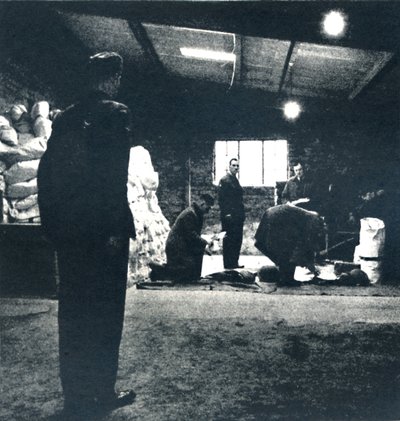 キット配布、1941 作： Cecil Beaton