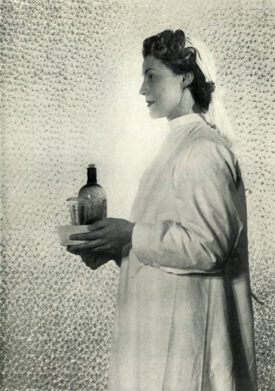 看護秩序、c1943。 作： Cecil Beaton