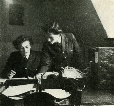 信号義務について、c1943。 作： Cecil Beaton