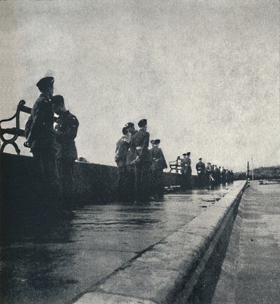 アルディスのランプで点滅する信号の読み取り、1941 作： Cecil Beaton