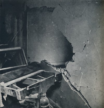 ほこりが落ち着く、1941 作： Cecil Beaton