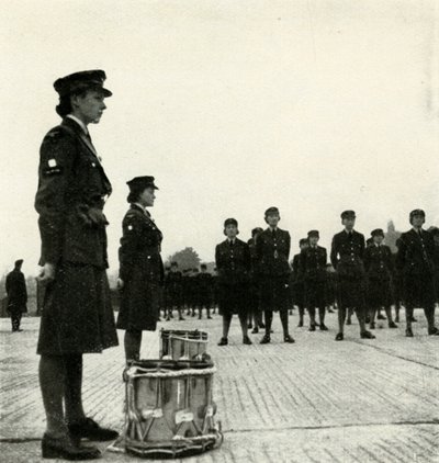 WAAF Band on Parade、c1943。 作： Cecil Beaton