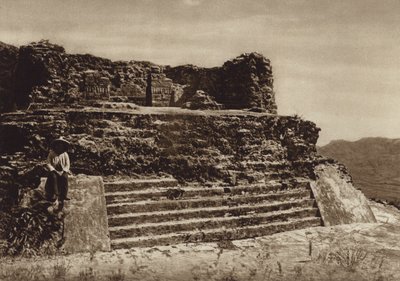 メキシコ: テポストラン、エル テポステカトル寺院の廃墟 (白黒写真) 作： Cecile Seler Sachs