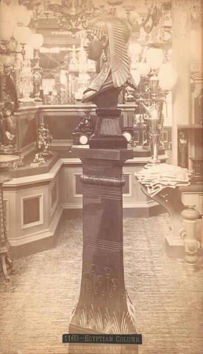 エジプトの柱、Mitchell, Vance & Co, 100周年記念展の本館、フィラデルフィア 作： Centennial Photographic Co.