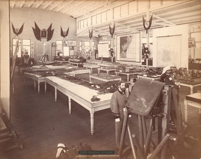 百年記念博覧会のスペイン部門におけるスペイン政府庁舎の内部 作： Centennial Photographic Co.