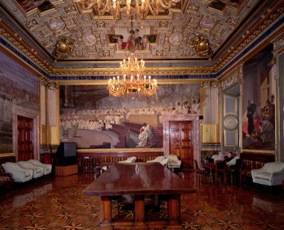 サラマッカリマッカリルームは、金箔の漆喰とローマの歴史のシーン、ローマの元老院を描いたパネルの詳細、1882-88年の写真で豪華に装飾されています 作： Cesare Maccari