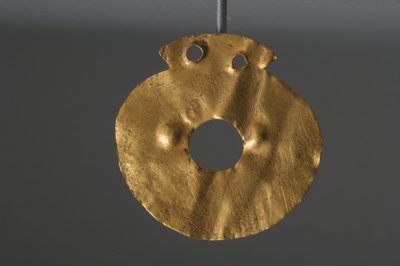 カルパティア様式の女神、銅器時代（金） 作： Chalcolithic