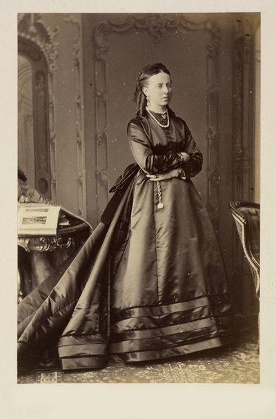 アレクサンドラ・ペトロヴナ・ドルデンブール - ロシアのアレクサンドラ・ペトロヴナ大公女 (1838-1900)、オルデンブルクの王女の肖像、ベルガマスコ、チャールズ (カール) (1830-1896) 作。 アルブミンの写真 作： Charles Bergamasco