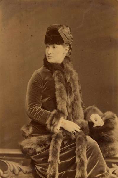 マリー・パブロフナ・ロマノヴァ - ロシアの大公マリア・パブロフナ (1854-1920)、ベルガマスコ、チャールズ (カール) (1830-1896) 作。 アルブミン写真、c。 1880年。ロシア国立映画・写真アーカイブ、クラスノゴルスク 作： Charles Bergamasco