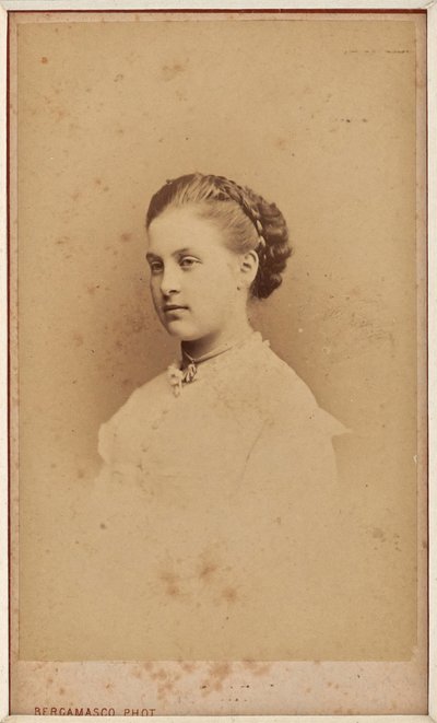 Olga Constantinovna de Russie - ロシアの大公女 Olga Constantinovna (1851-1926) par Bergamasco、Charles (Karl) (1830-1896) の肖像。 写真 作： Charles Bergamasco