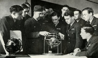 1941年の第二次世界大戦中にナビゲーションを学んだRAF要員。 作： Charles Brown