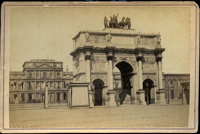 França, Ile-de-France, Paris (75): O Arco do Triunfo do Carrossel com os edifícios em ruínas das Tulherias imperiais 作： Charles & Fontaine Pierre (1762 1853) Percier