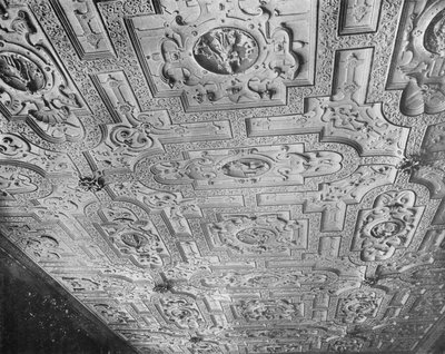 ボストンハウス。ドローイングルームの天井（1623年）（モノクロ写真 作： Charles Latham