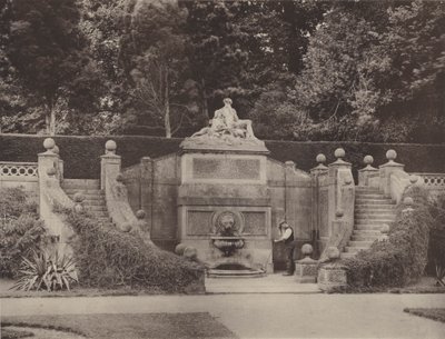 ウィルトズボーウッドの庭園にある壁画の噴水 作： Charles Latham