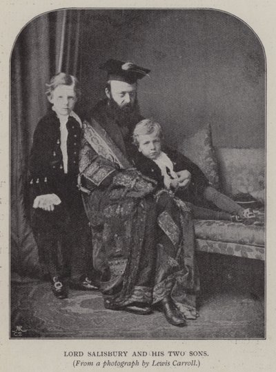ソールズベリー卿と二人の息子（モノクロ写真 作： Charles Lutwidge Dodgson