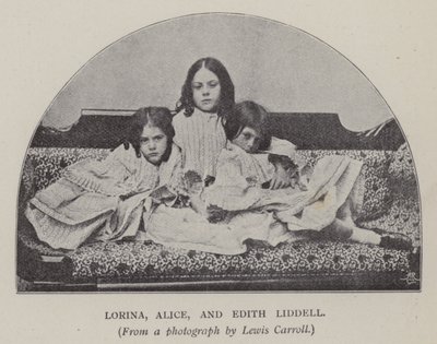 ロリーナ、アリス、エディス・リデル（モノクロ写真 作： Charles Lutwidge Dodgson