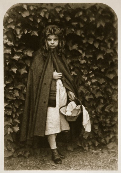 アグネスグレースウェルド、「赤ずきん」、1857年8月18日（セピア写真） 作： Charles Lutwidge Dodgson