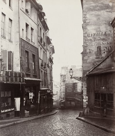 ラプラス通りの交差点近くのモンターニュサントジュヌヴィエーヴ通り 作： Charles Marville