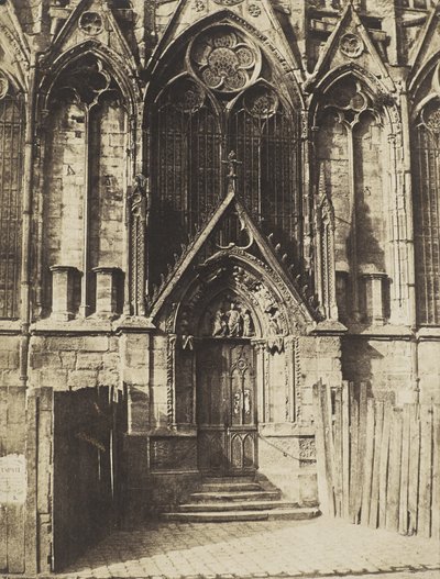 パリのノートルダム大聖堂の北側の入り口、赤いドア 作： Charles Marville
