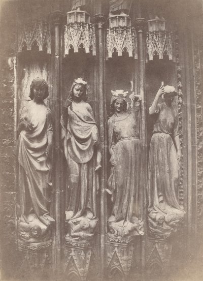 悪徳を打ち砕く美徳、ストラスブール大聖堂、1853年。 作： Charles Marville