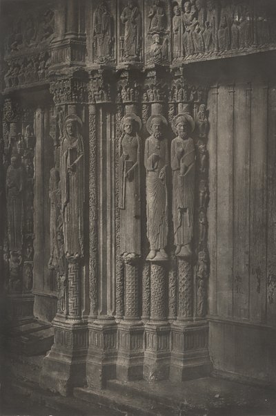 プレート XIII シャルトル大聖堂、ポータルの中央ドアの彫像列...、1855 年。 作： Charles Nègre