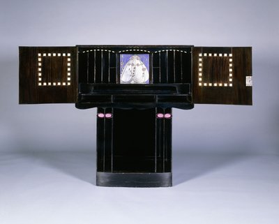 Walter W. Blackie Esq。、Hill House、Edinburghのために設計されたライティングキャビネット 作： Charles Rennie Mackintosh